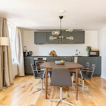 Regent 16- Bright In Center * 哥本哈根