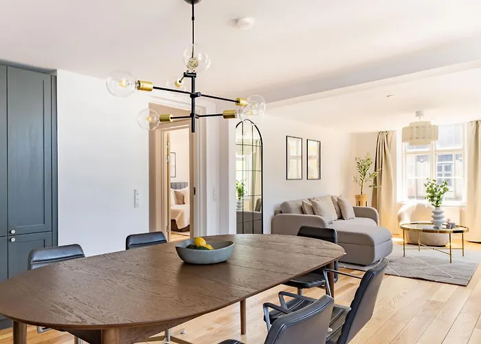 Regent 16- Bright In Center *