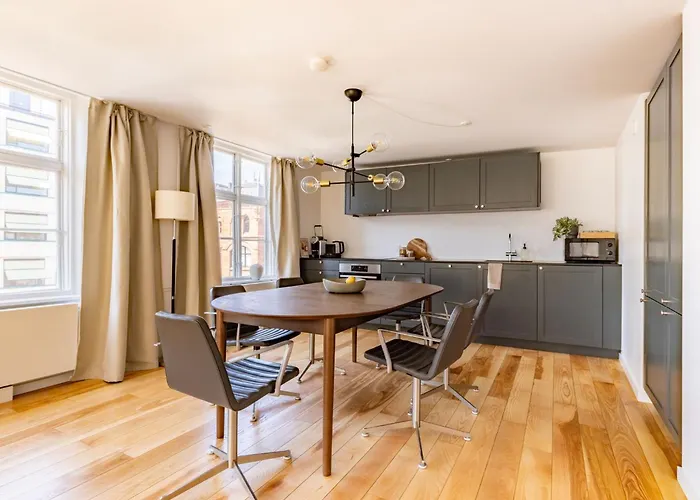 公寓 Regent 16- Bright In Center