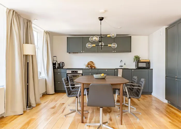 Regent 16- Bright In Center * 哥本哈根