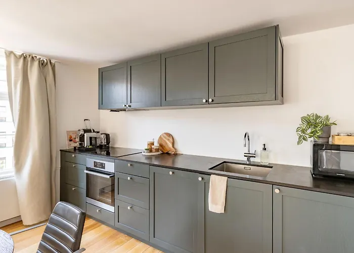 公寓 Regent 16- Bright In Center