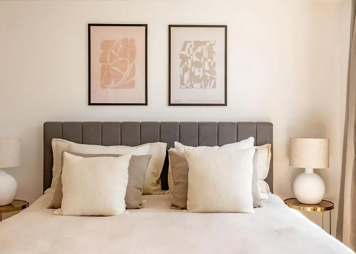 Regent 16- Bright In Center