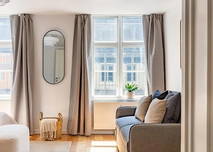 Regent 16- Bright In Center