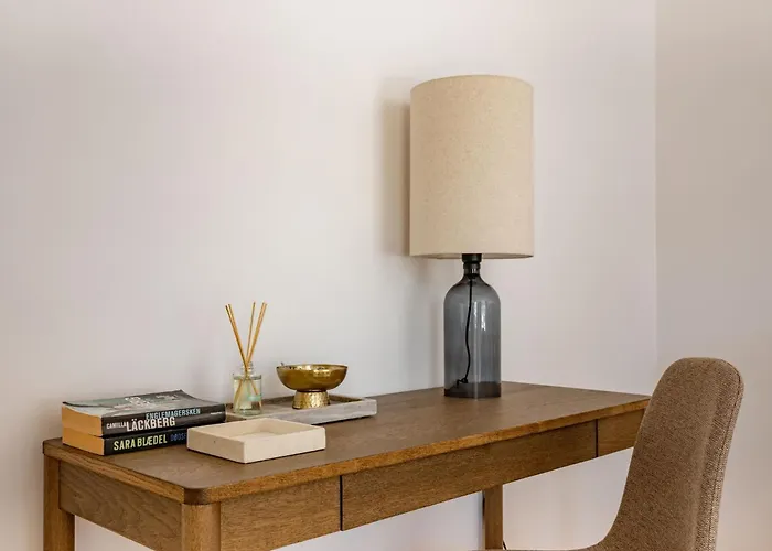 Regent 16- Bright In Center *