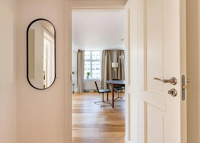 Regent 16- Bright In Center 公寓 *